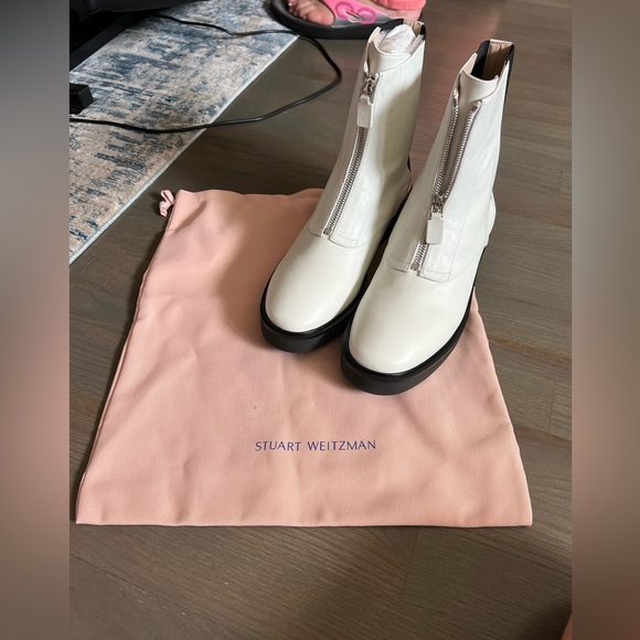 NEW IN BOX Stuart Weitzman Lodge Zip Bootie - Picture 1 of 7